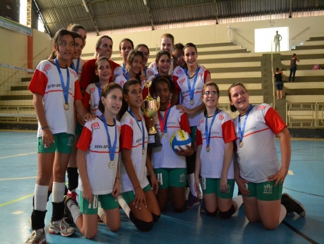 São Carlos Clube - Equipe de vôlei mirim do SCC foi campeã em Festival