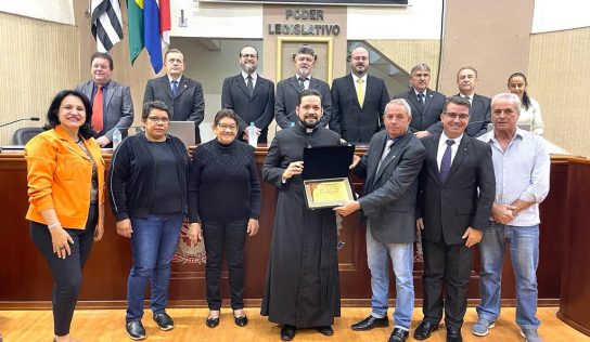 Padre Fabio Senna recebe Título de Cidadão Montealtense