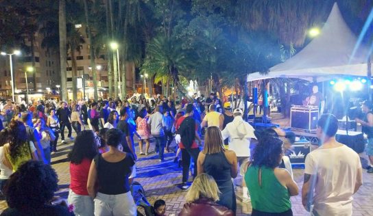 “Discoteca na Praça” movimentou Monte Alto no sábado, 12 de agosto