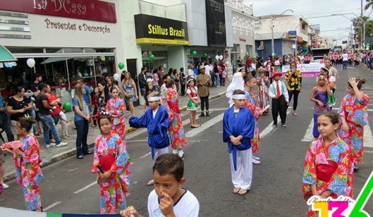 Desfile cívico colore a Nhonhô Livramento com diversidade montealtense