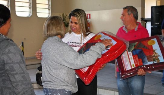 Fundo Social de Solidariedade realiza entrega de cobertores na Campanha do Agasalho