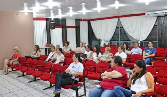Anfiteatro Municipal recebe palestra do Hospital de Amor com ênfase no câncer infanto-juvenil