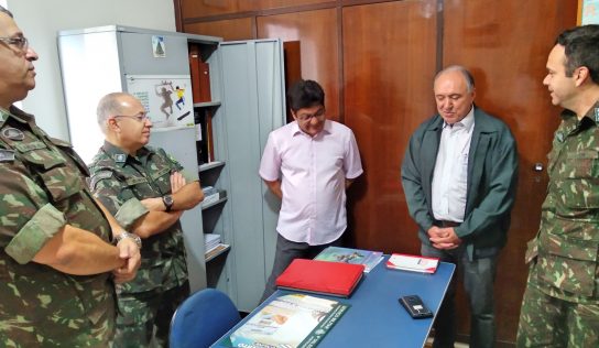 Junta Militar recebe a visita de representantes do Exército Brasileiro
