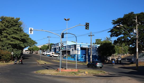 Prefeitura instala novos semáforos no município