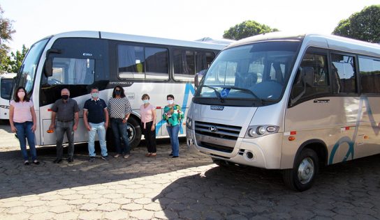 Ônibus e micro são entregues para transporte de estudantes