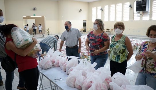 Assistência Social entrega cestas para famílias de Monte Alto