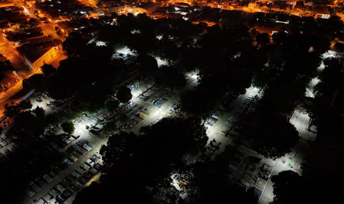 Prefeitura inaugura iluminação fotovoltaica no Cemitério Municipal