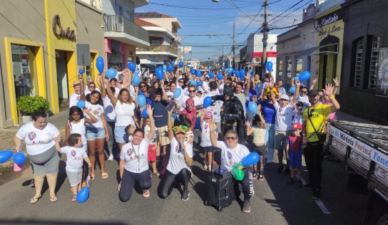 Abril Azul: passeata celebra importância da conscientização sobre o autismo